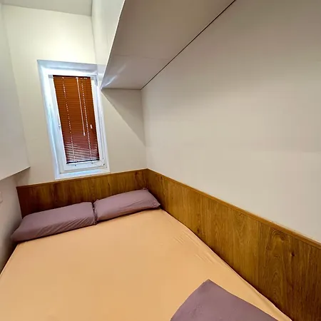 Ida's * ティラナ